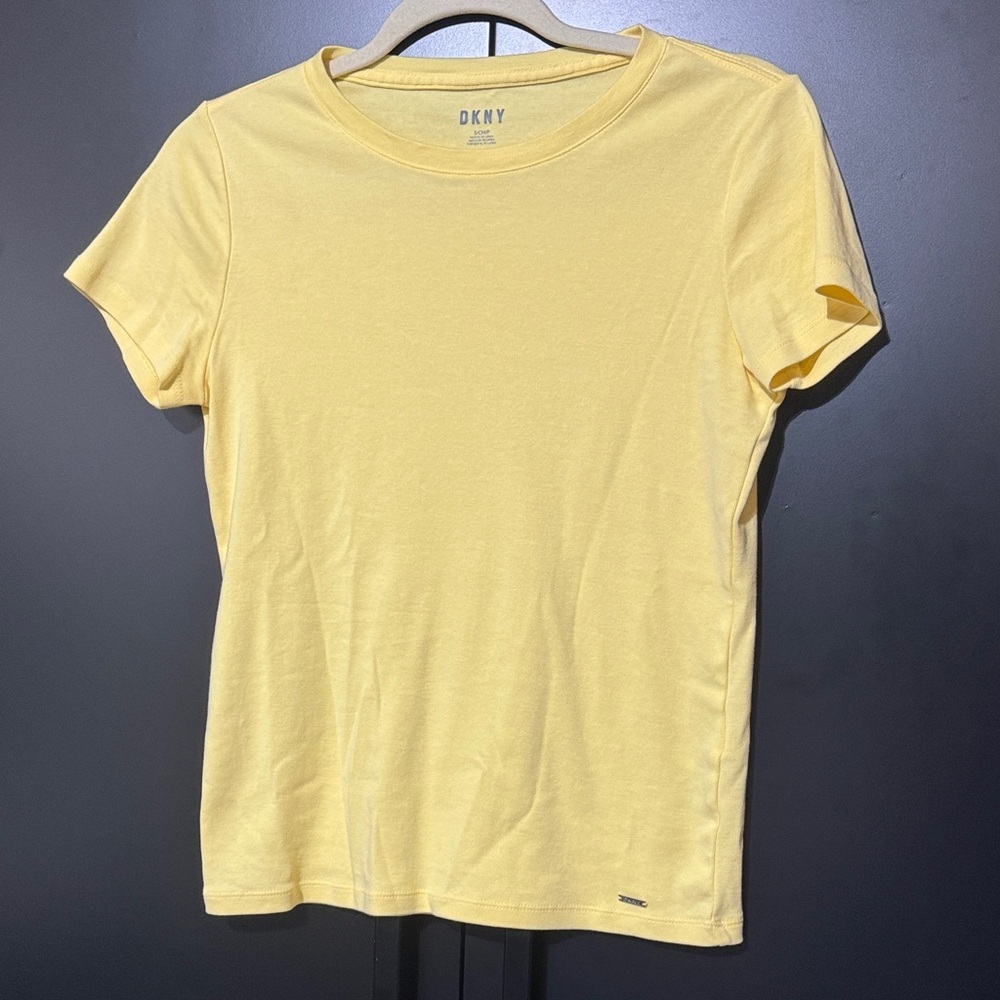 DKNY | Women's size small | Yellow | Short Sleeve Tee